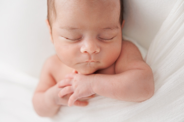 Безопасна ли е фотосесията на новородени?